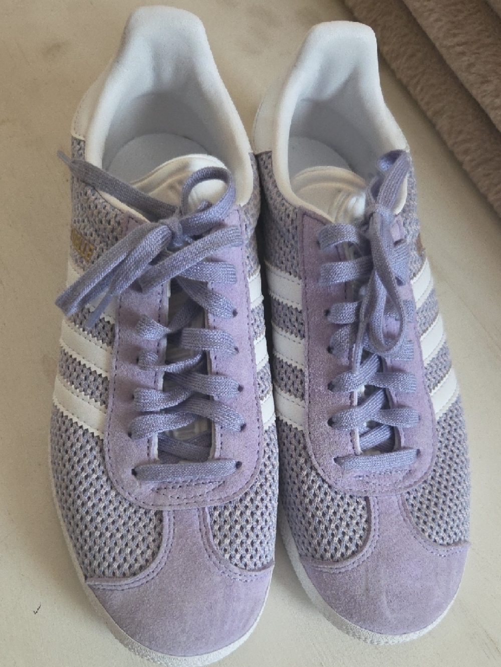 Size 7 Womens Adidas Lavender and White Gazelle-Style Women's Sneakers - Picture 3 of 4